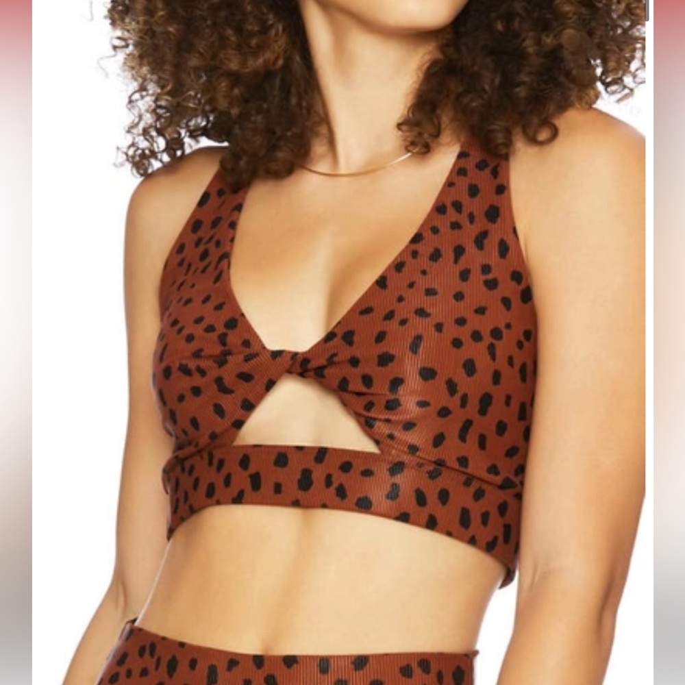 NWOT BEACH RIOT Twist Sports Bra